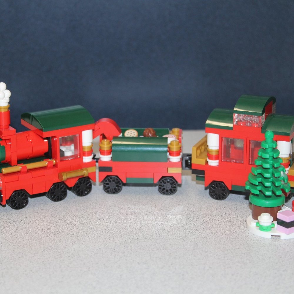 LEGO Seasonal: Christmas Train (40138) with Instruction Manual 100% COMPLETE